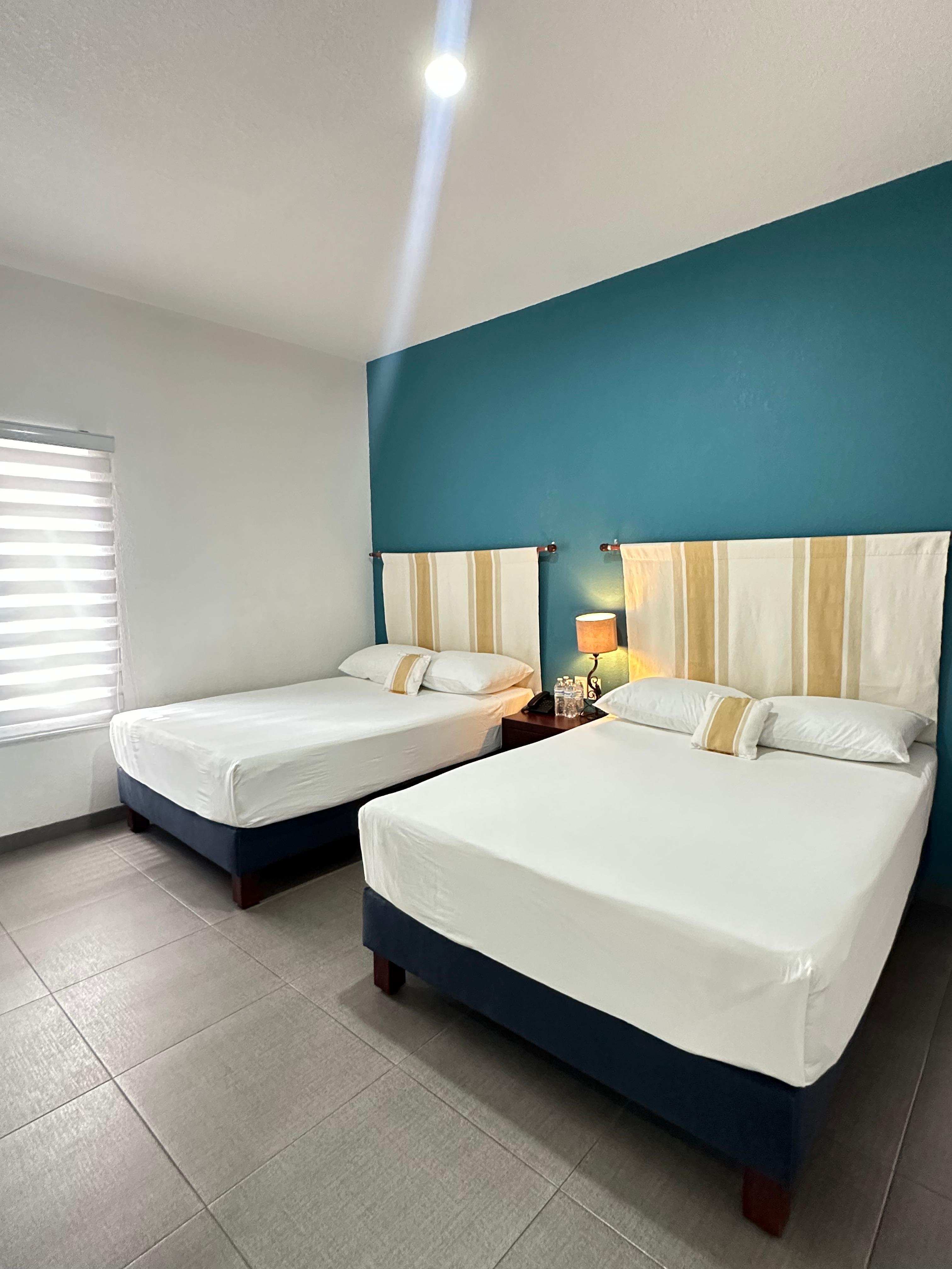 Habitación con dos camas matrimoniales, ideal 